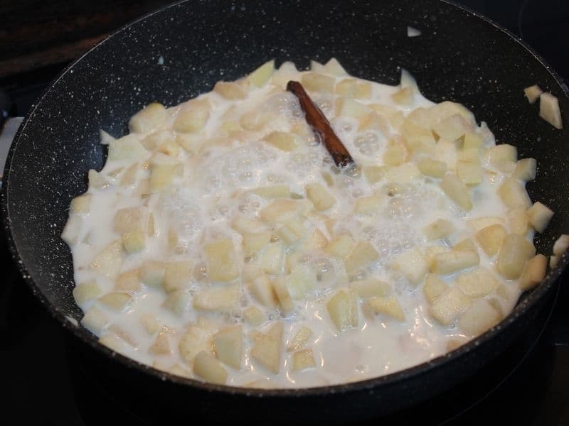 Infusionando leche canela y la pera