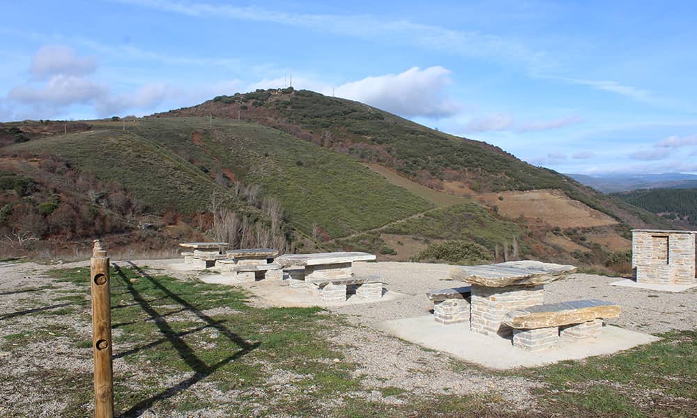 área recreativa en la ruta al columpio de corullón